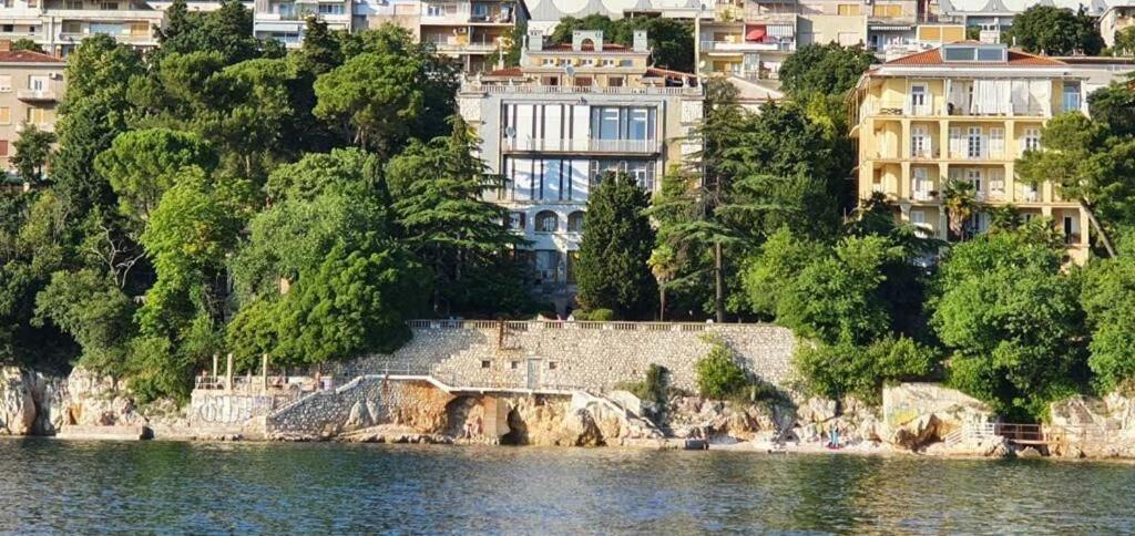 Apartment Royal Studio غييكا المظهر الخارجي الصورة