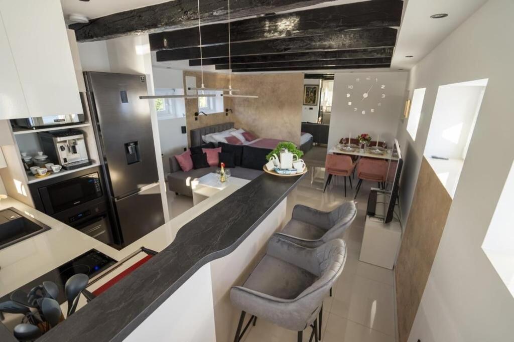 Apartment Royal Studio غييكا المظهر الخارجي الصورة
