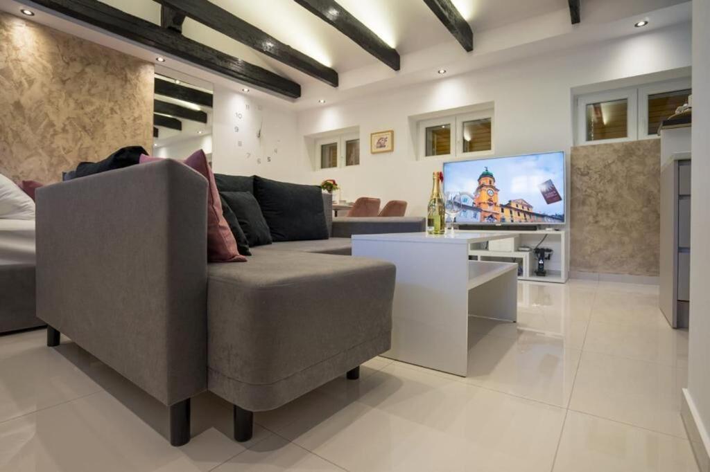 Apartment Royal Studio غييكا المظهر الخارجي الصورة